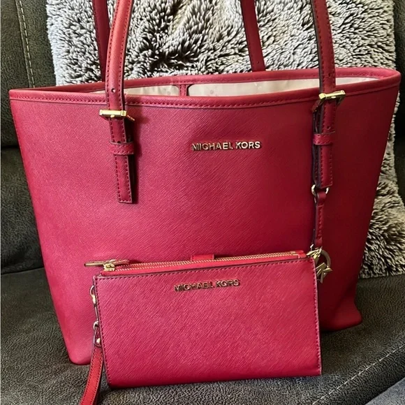 MICHAEL Michael Kors | Bags | Deep Red Michael Kors Iet Set  display picture 2